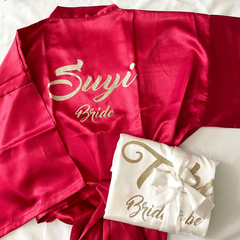 [Customized] Bridal Shower Bronzing Robe / Bathrobe Bride and Sister Bridesmaid Gift - ชุดนอน/ชุดอยู่บ้าน - ผ้าไหม หลากหลายสี