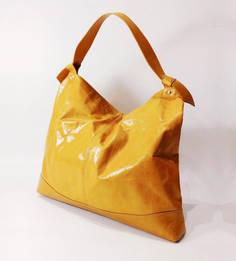 Shoulder Bag in Italian Calfskin and Mustard Patent Leather - กระเป๋าถือ - หนังแท้ สีเหลือง