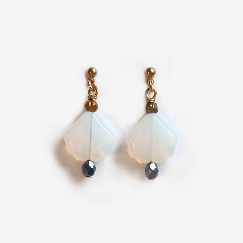 Opal Color Shell Beaded Earrings - ต่างหู - โลหะ ขาว