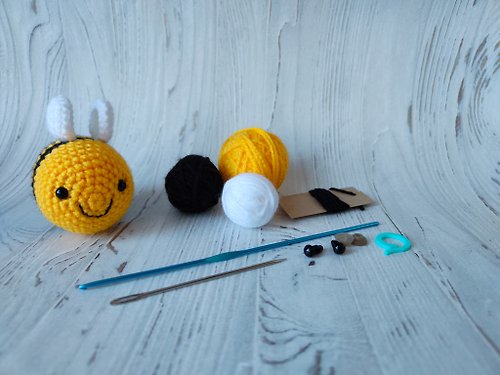 Crochet kit beginner with yarn, crochet narwhal, narwhal plush