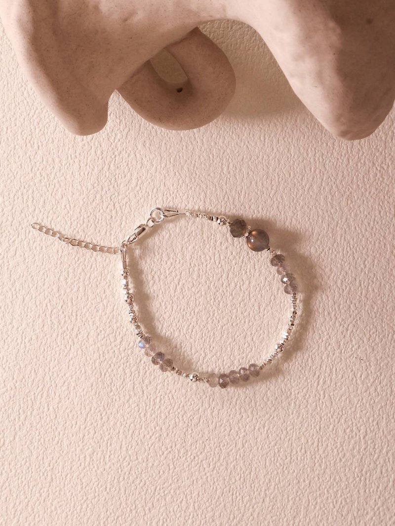 Like turbidity. Labradorite S925 Sterling Silver Trendy Crystal Bracelet - Bracelets - Crystal Gray