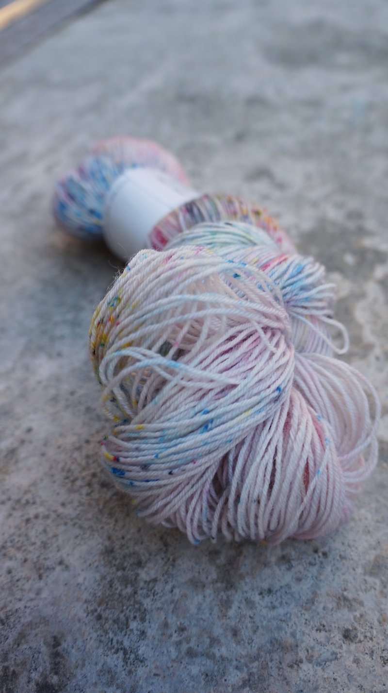 Hand dyed the line. Graffiti (BFL). - Knitting, Embroidery, Felted Wool & Sewing - Wool 