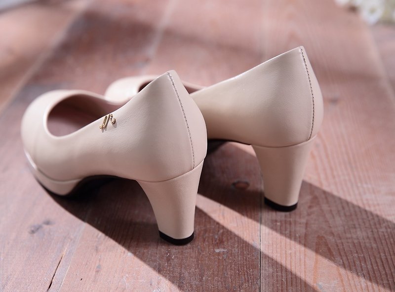 Anna-米白-素面 round head leather low heel shoes (not sold after sale) - รองเท้าส้นสูง - หนังแท้ ขาว