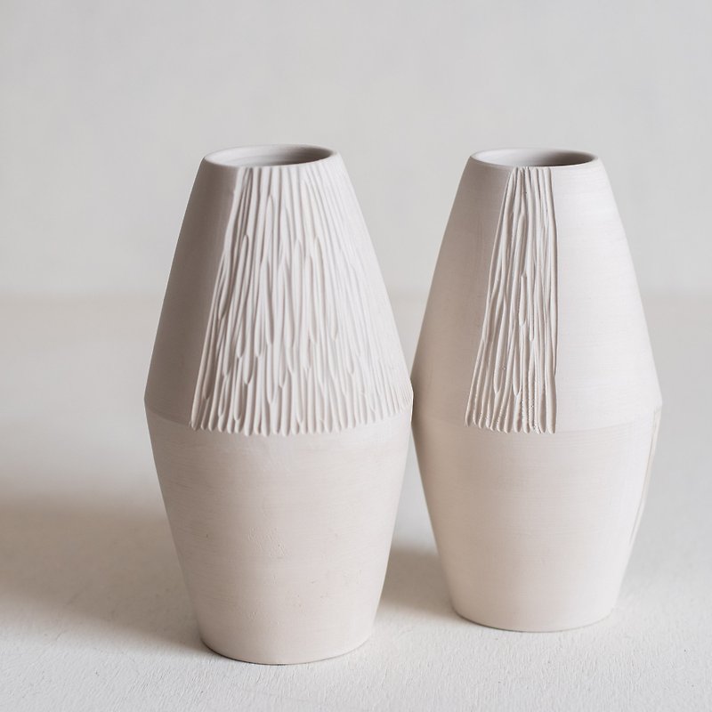 霧的原貌系列 菱形 花器 - 大 - 手拉坏 手作陶器 - 花瓶/花器 - 瓷 白色