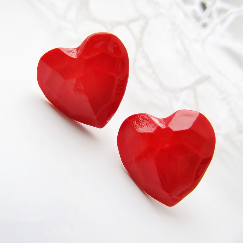 Red Heart Stud Earrings Heart studs Geometric faceted origami heart Small heart - 耳環/耳夾/耳骨夾 - 黏土 紅色