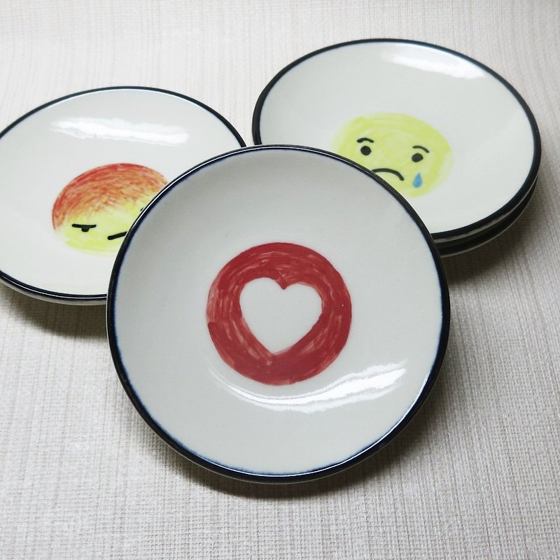 [Painted Series] Emoji Small Dish (Love) - Small Plates & Saucers - Porcelain Red
