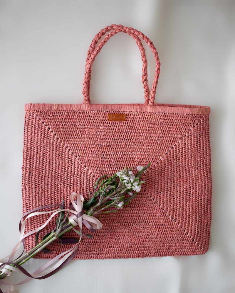 Raffia Tote Bag - Rose Pink - กระเป๋าถือ - พืช/ดอกไม้ 