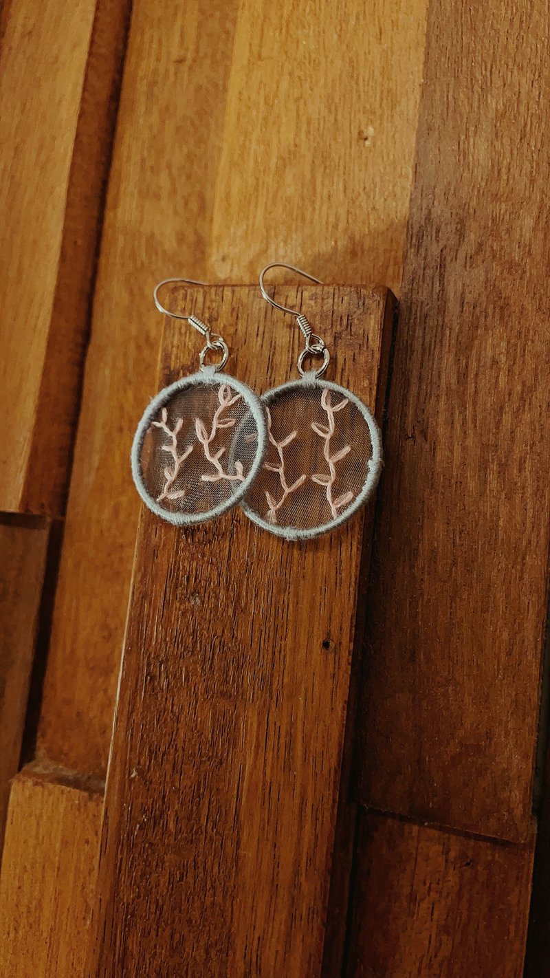 刺繡系列耳環 - 耳環/耳夾/耳骨夾 - 繡線 