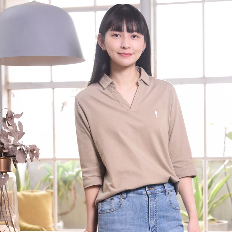 Lady Polo 奶茶棕∣氣質V領7分袖。銀河白藍鵲電繡。4色細纖純棉 - 女上衣/長袖上衣 - 棉．麻 