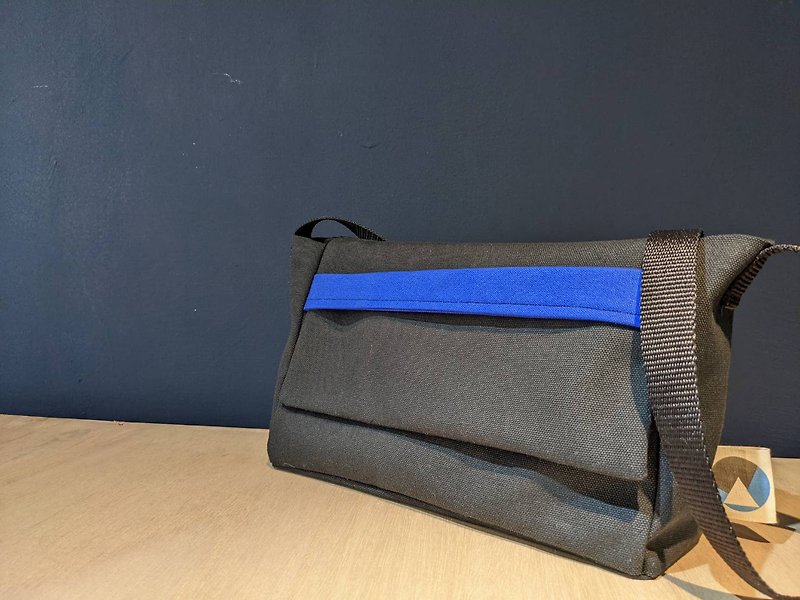 Blue running small school bag - กระเป๋าแมสเซนเจอร์ - ผ้าฝ้าย/ผ้าลินิน สีน้ำเงิน