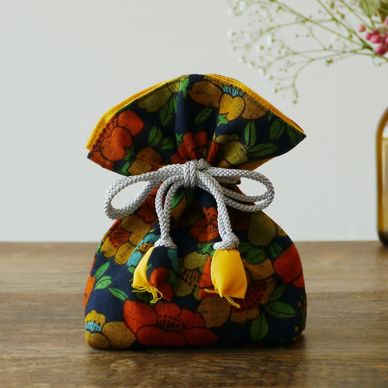 Happy Drawstring FUGURO Tsubakiyo - กระเป๋าเครื่องสำอาง - ผ้าฝ้าย/ผ้าลินิน สีเหลือง