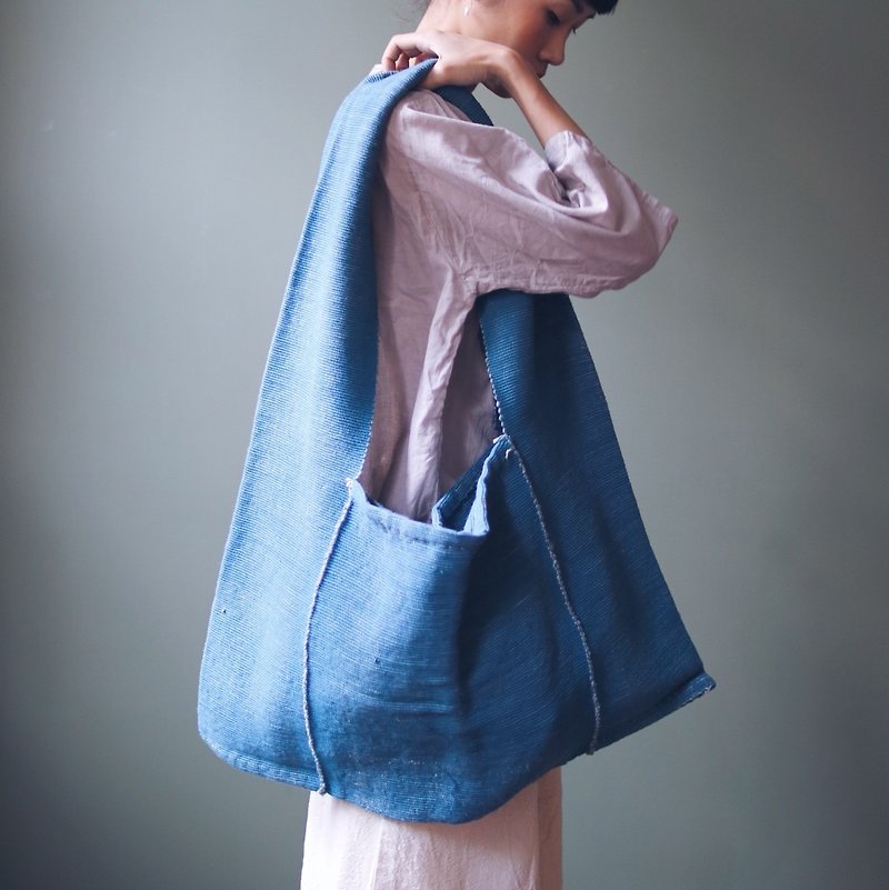 OMAKE 克倫族手織藍染肩背包 - 側背包/斜背包 - 棉．麻 藍色