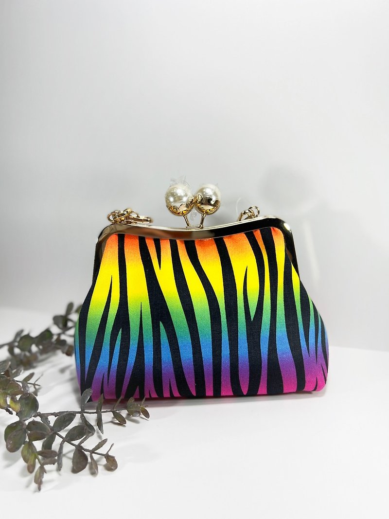 Color pattern tiger class pearl buckle gold bag