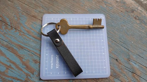 就是愛木頭 台灣早期銅製古董老鑰匙加全新手工牛皮鑰匙圈(G)