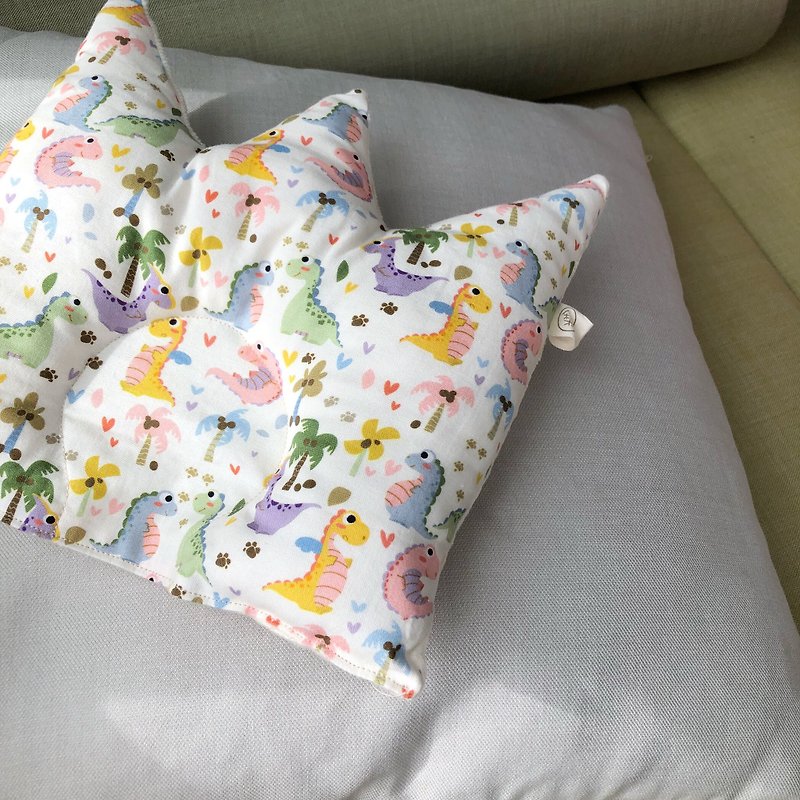 Color Jurassic Natural Organic Cotton Handmade Baby Crown Dourong Soothing Shaping Pillow - ของขวัญวันครบรอบ - ผ้าฝ้าย/ผ้าลินิน 