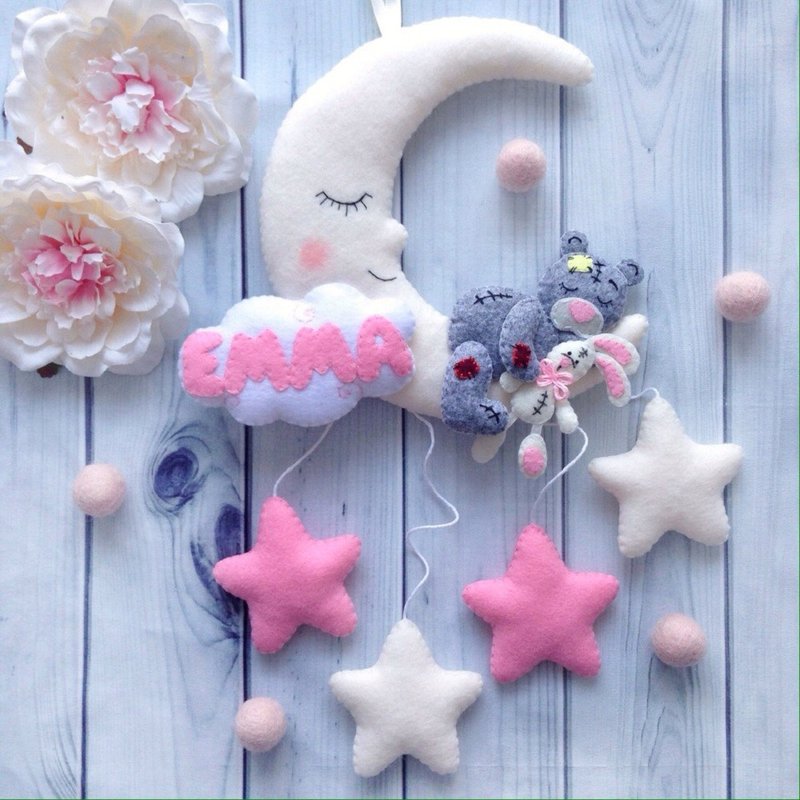 Name Teddy Bear Mobile, Custom Felt Moon Star, Personalized Baby Girl Crib Decor - ตกแต่งผนัง - วัสดุอีโค หลากหลายสี