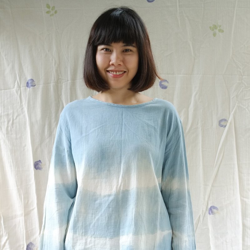 linnil: Stripe - natural indigo dye long-sleeve shirt - made of comfortable 100% cotton - เสื้อผู้หญิง - ผ้าฝ้าย/ผ้าลินิน สีน้ำเงิน