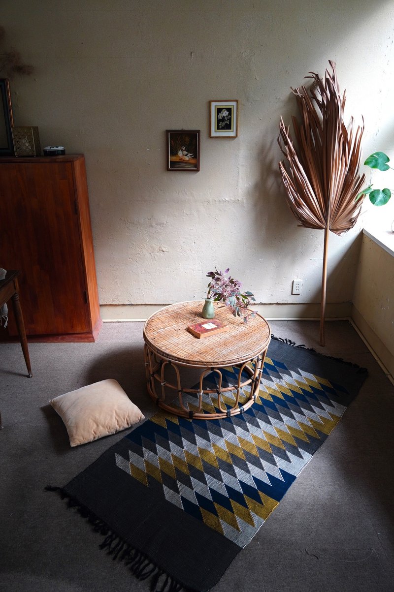 Rock mine//natural hand-twisted thick cotton plant dyed hand-woven pattern/wall carpet/carpet/floor mat rock mine - พรมปูพื้น - ผ้าฝ้าย/ผ้าลินิน สีกากี