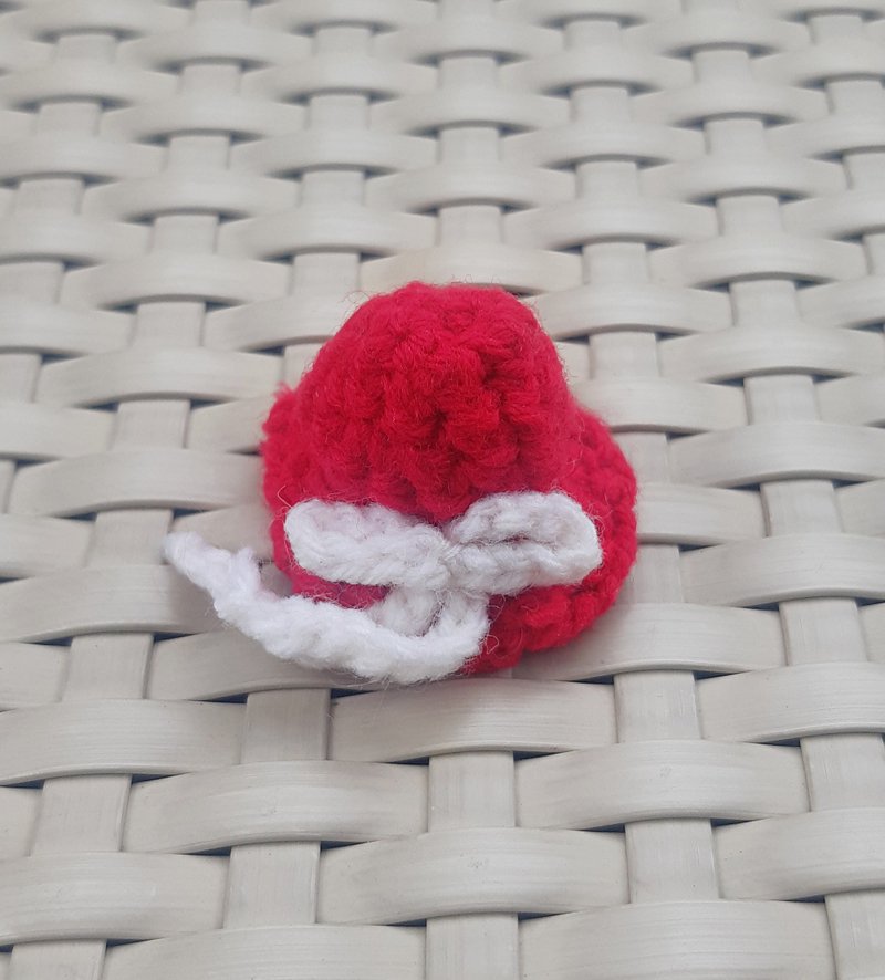 red hat crochet with white string miniature handmade supply DIY dollhouse - 編織/刺繡/羊毛氈/縫紉 - 其他材質 紅色