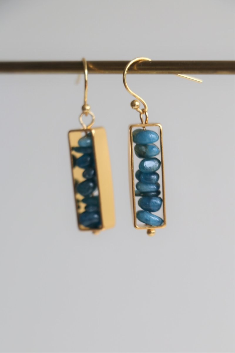 Blue kyanite dangle earrings - 18k gold plated earrings - Geometric earrings - ต่างหู - เครื่องเพชรพลอย สีน้ำเงิน