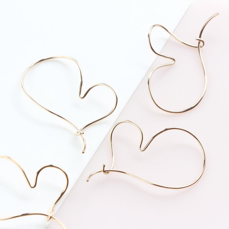 14kgf-fluffy heart pierced earrings/can change to clip-on - 耳環/耳夾/耳骨夾 - 其他金屬 金色