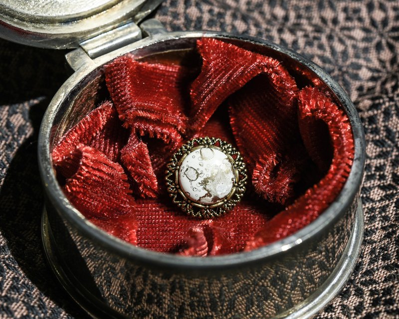 法國 vintage 渲染蕾絲裁縫老件鈕扣(白) - 編織/刺繡/羊毛氈/縫紉 - 塑膠 