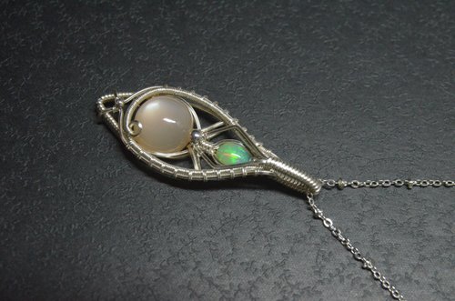Agnes Handmade Jewelry 【月亮上的珍珠】-金屬線編織-月光石 蛋白石項鍊