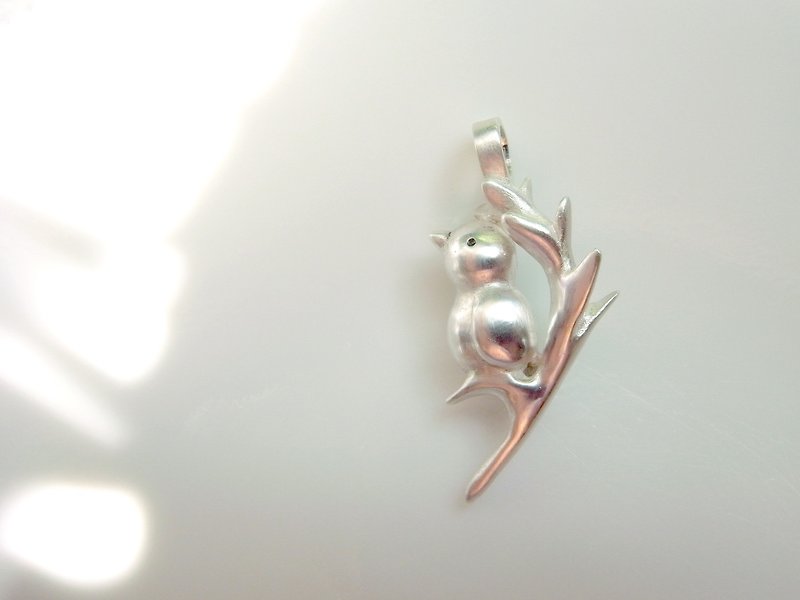 Silver Bird Singing On the Flower--Sterling Silver--Pendant Necklace - สร้อยคอ - เงิน สีเทา