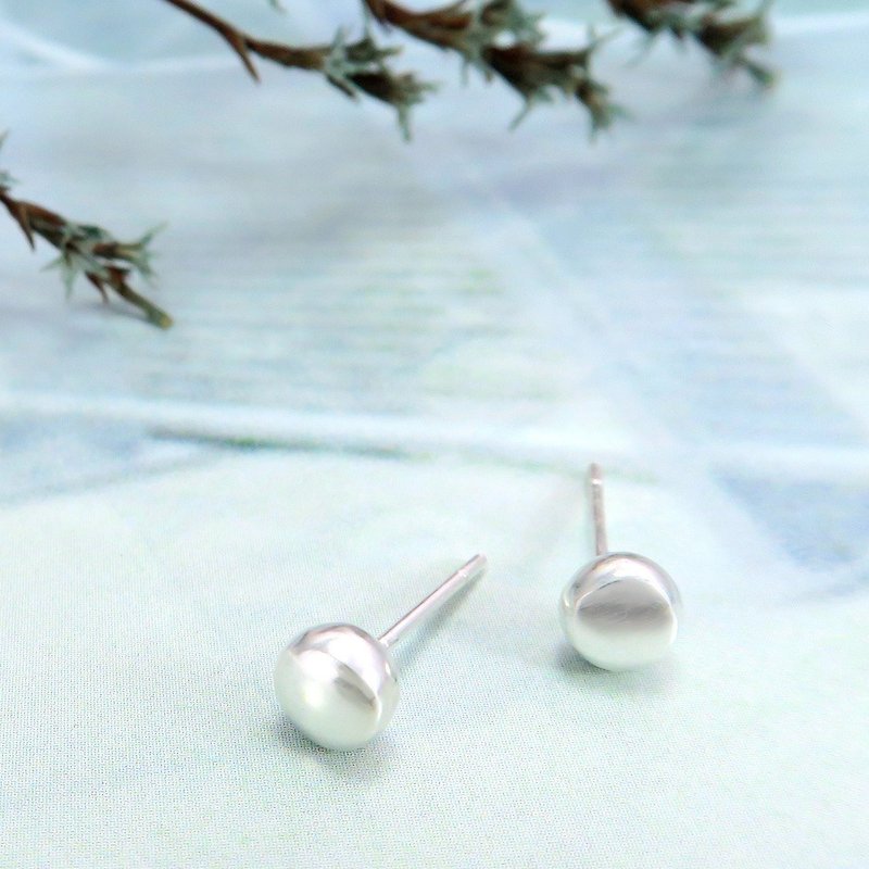 Simple round bean 925 sterling silver earrings with matte treatment - ต่างหู - เงินแท้ สีเงิน