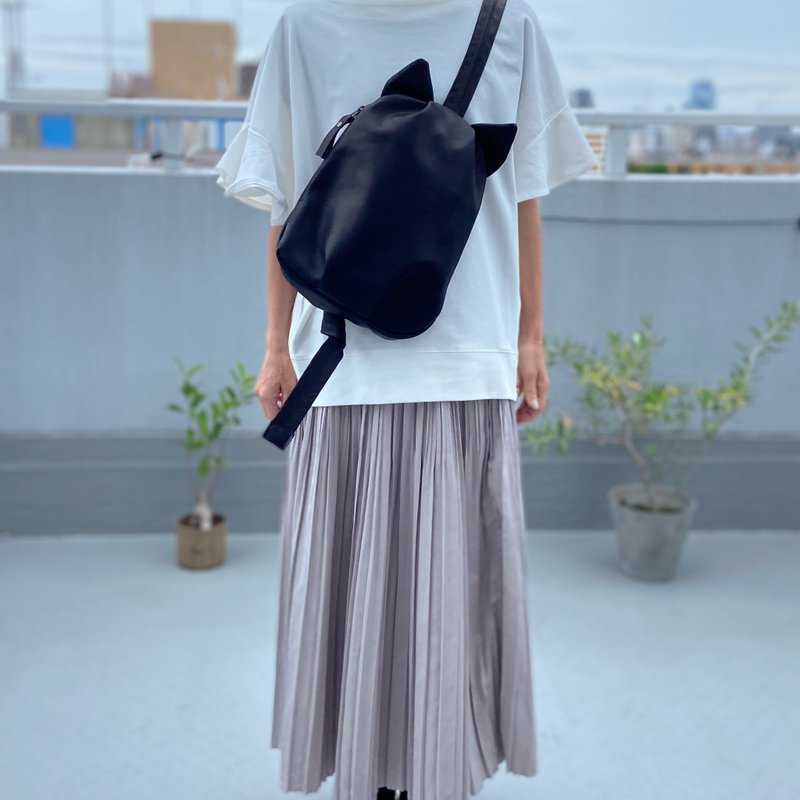 【Lサイズ】馬革　ブラック　ネコ　ボディバッグ　オプションにて名入れ可　ギフトにも - 側背包/斜背包 - 真皮 黑色