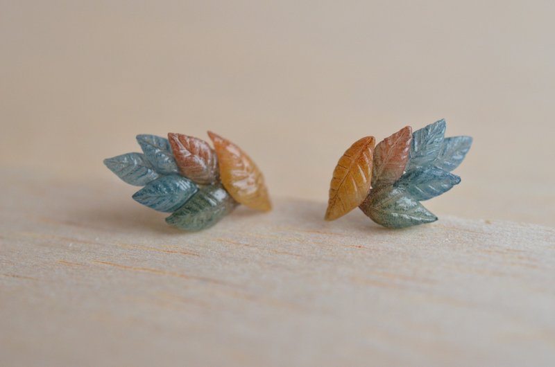 Falling Leaves Zhiqiu sterling silver earrings/ Clip-On - ต่างหู - ดินเหนียว หลากหลายสี