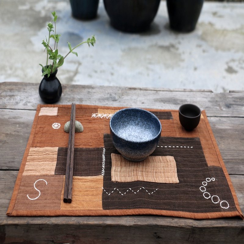 Yishanren | Hand-woven plant-dyed placemats, art stitching, hand-embroidered coasters, tray mats, heat-insulating tablecloths - ผ้ารองโต๊ะ/ของตกแต่ง - ผ้าฝ้าย/ผ้าลินิน 