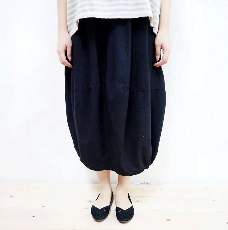 Cotton elastic spade skirt / black - กระโปรง - วัสดุอื่นๆ สีดำ