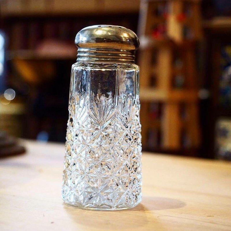 1880 - British system early 1930s hand-cut glass canisters / pepper shaker / salt shaker - ขวดใส่เครื่องปรุง - แก้ว 