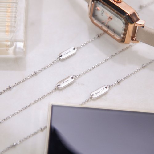 Isha Jewelry 純銀輕珠寶 客製化刻字純銀手鍊 迷你短圓牌。專屬禮物。獨一無二。兩色可選