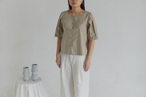 VÏNN Raw Linen Beige Short Sleeved Top with Front Buttons