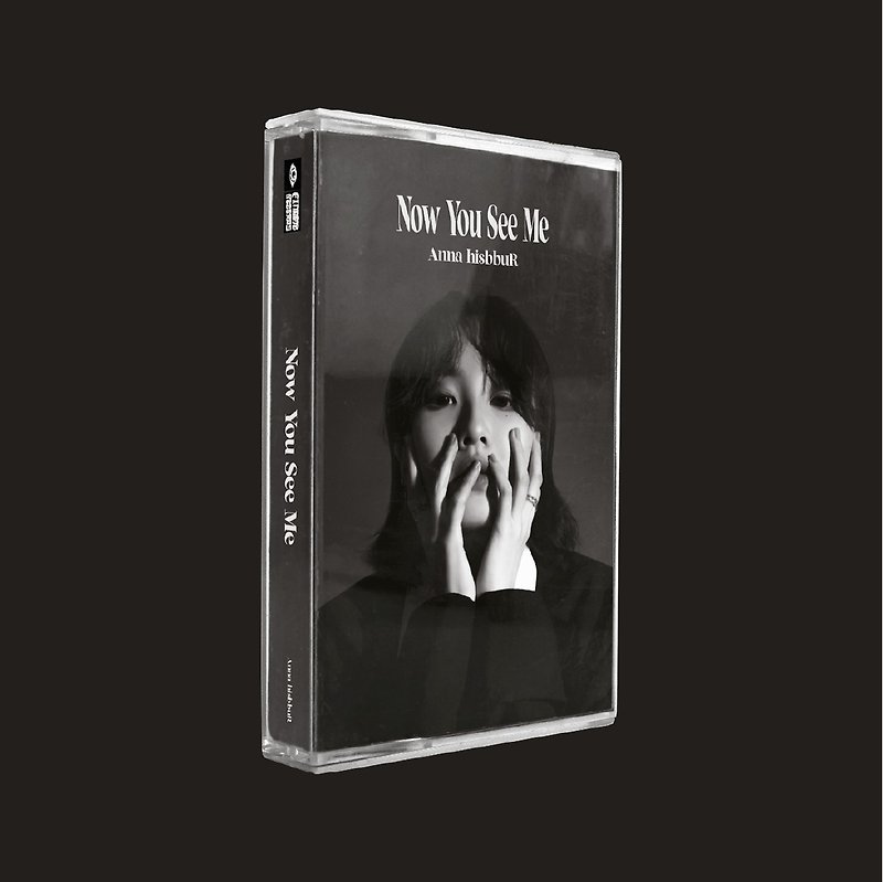 Anna hisbbuR - Now You See Me | 卡式帶實體專輯 | 16 首歌曲 - 音樂專輯 - 塑膠 黑色