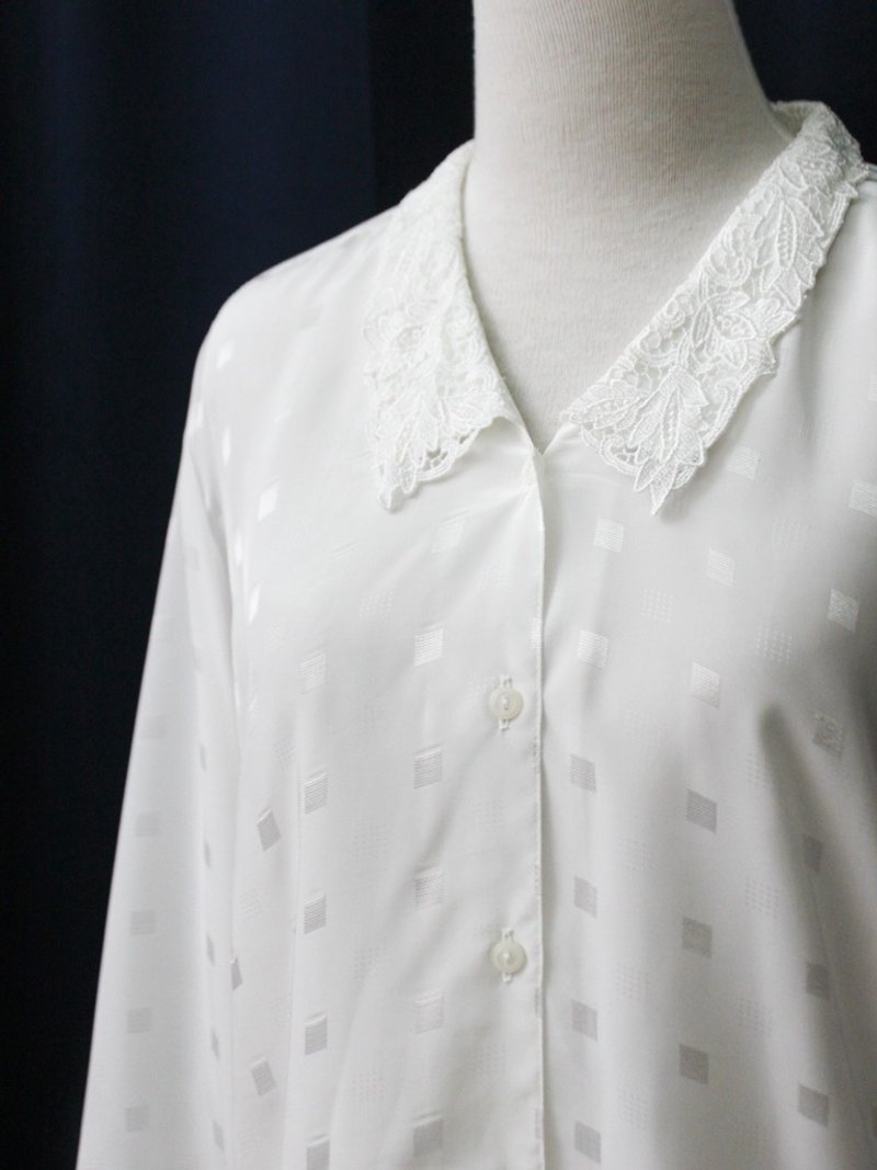 [RE0310T1869] Nippon white vintage lace collar plaid shirt - เสื้อเชิ้ตผู้หญิง - เส้นใยสังเคราะห์ ขาว