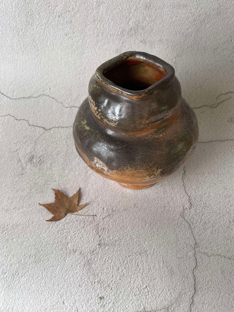 Firewood flower vessel-Autumn leaves - Pottery & Ceramics - Pottery Brown