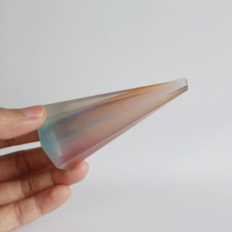 彩色樹脂戒指台 - 陽光灑進人魚棲息的場所 / 不對稱傾斜八角錐 - 裝飾/擺設  - 塑膠 多色