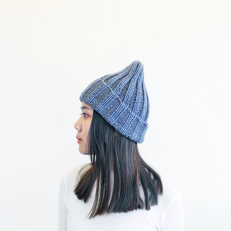 ペルー産の軽くて柔らかくて暖かいアルパカウール - 手編みウール帽子 -ブルーの花糸 - ギフトボックス包装 - 帽子 - ウール ブルー