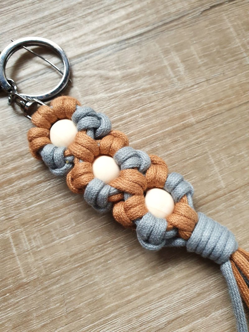 Faith Handmade | Macrame手工編織小花雛菊鑰匙圈 吊飾 交換禮物 - 吊飾/掛飾 - 棉．麻 
