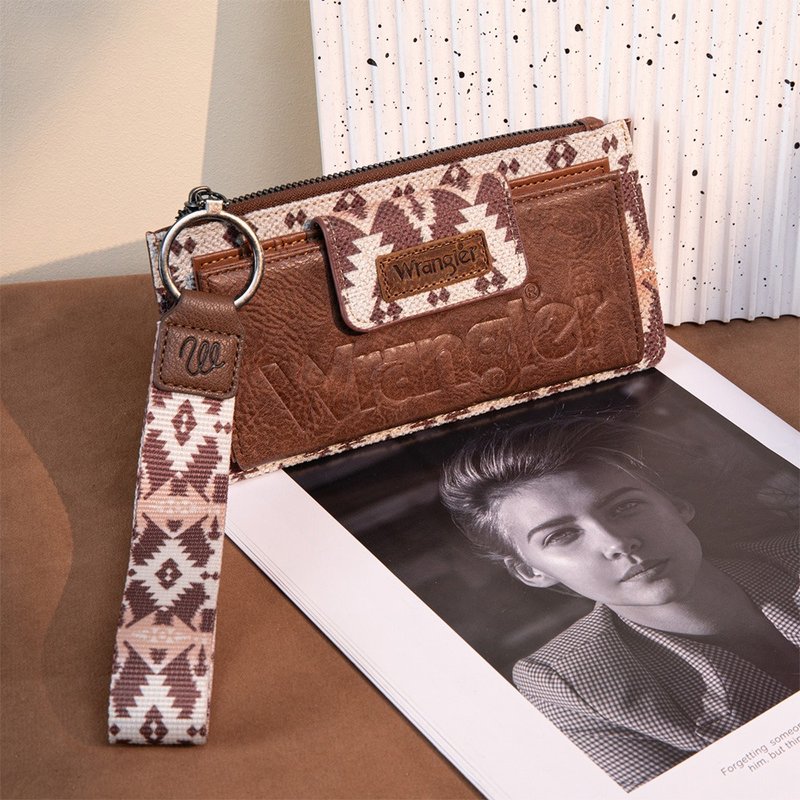 Wrangler Aztec Print Wristlet - กระเป๋าสตางค์ - หนังเทียม 