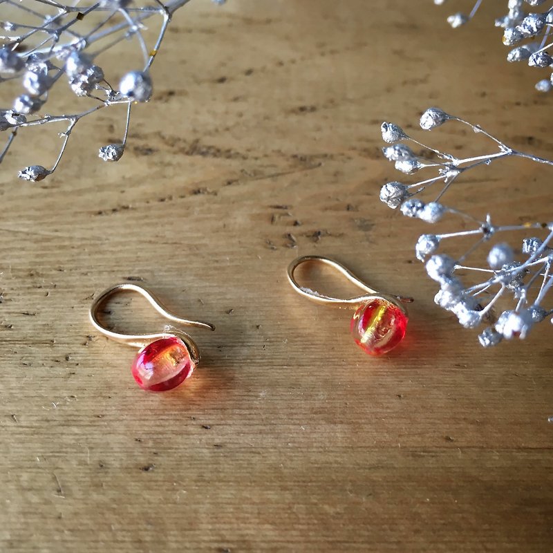 Czech beads earrings riding a little tea spoon (red) - ต่างหู - แก้ว สีแดง