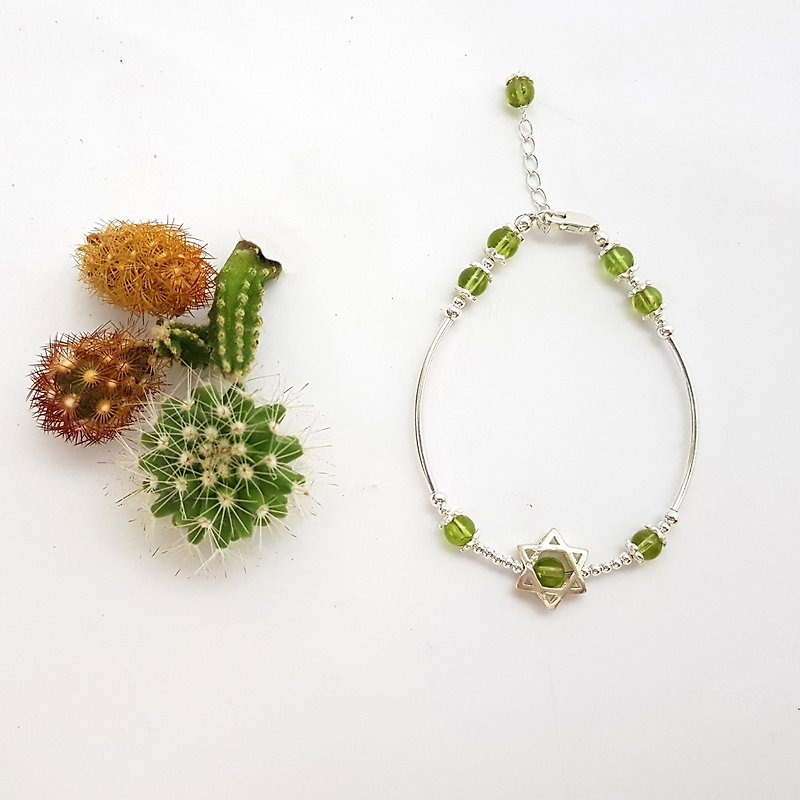 Light olive Stone sterling silver bracelet _ August birthstone - Bracelets - Gemstone Green