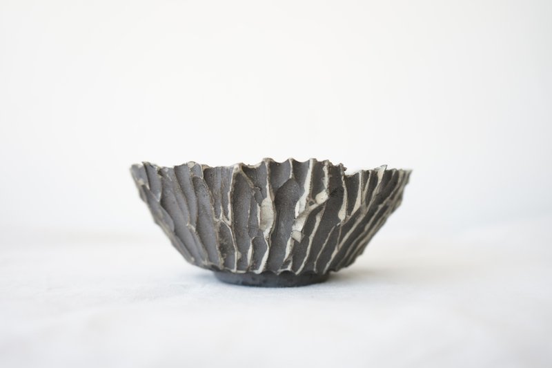 Ceramic iron texture black flowerpot matte wood planting bowl (diameter 11cm, height 5cm) - Pottery & Ceramics - Porcelain Black