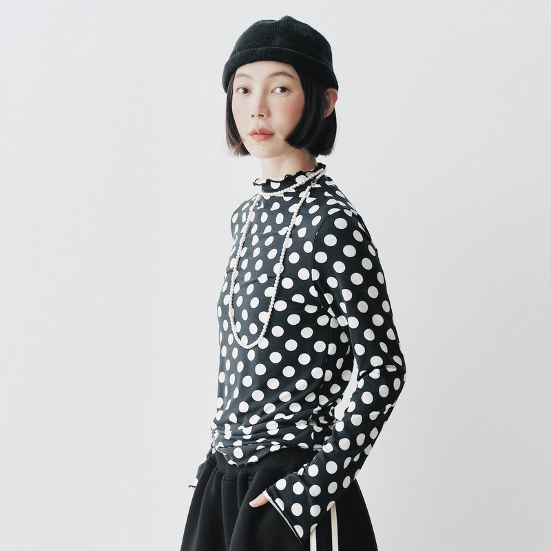 Black and white dotted flower high-neck long-sleeved top/retro bottoming - Women's Tops - Cotton & Hemp Red