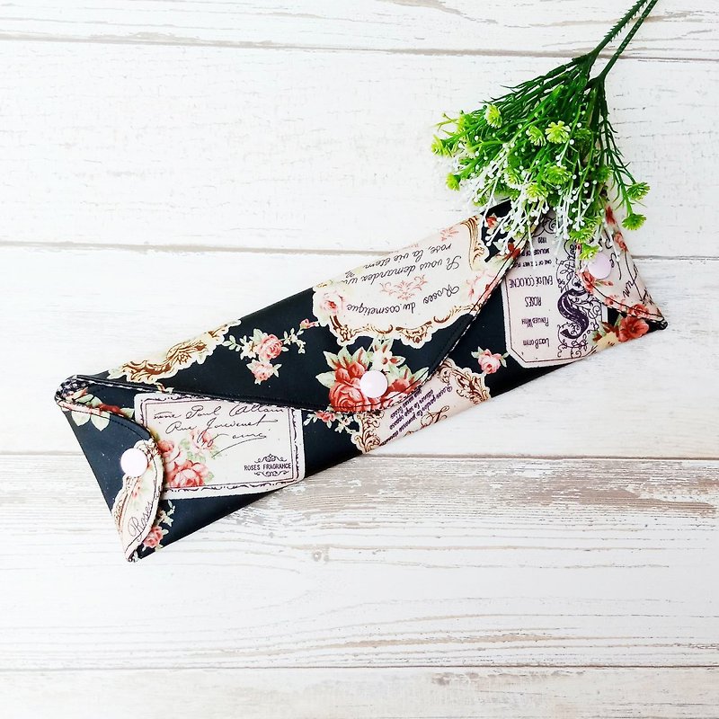 [Waterproof and environmentally friendly tableware bag] European decorative flowers - Chopsticks - Cotton & Hemp Black