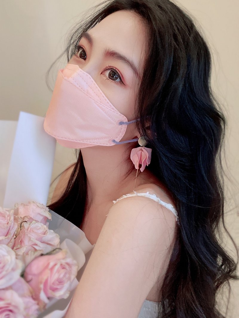 [Made in Yilun Taiwan] Summer Makeup Series 4D Three-dimensional Protective Mask (8 pieces/box of 4 styles, 2 pieces each) - Face Masks - Other Materials Pink