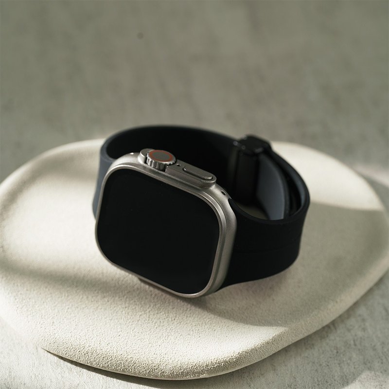 Apple watch - Waterproof Magnetic Buckle Silicone Strap Ivory Black - สายนาฬิกา - วัสดุกันนำ้ สีดำ